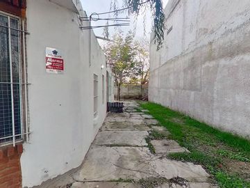 VENTA CASA 4 AMBIENTES CON PARQUE EZPELETA