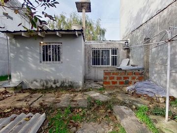 VENTA CASA 4 AMBIENTES CON PARQUE EZPELETA