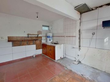 VENTA CASA 4 AMBIENTES CON PARQUE EZPELETA