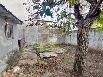 VENTA CASA 4 AMBIENTES CON PARQUE EZPELETA