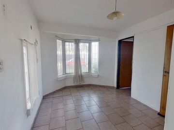 VENTA CASA 4 AMBIENTES CON PARQUE EZPELETA