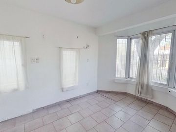 VENTA CASA 4 AMBIENTES CON PARQUE EZPELETA