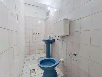 VENTA CASA 4 AMBIENTES CON PARQUE EZPELETA