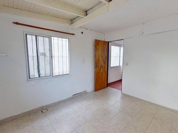 VENTA CASA 4 AMBIENTES CON PARQUE EZPELETA