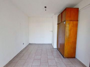 VENTA CASA 4 AMBIENTES CON PARQUE EZPELETA