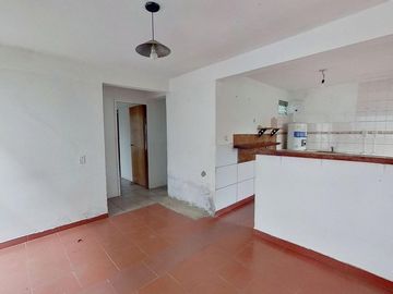VENTA CASA 4 AMBIENTES CON PARQUE EZPELETA