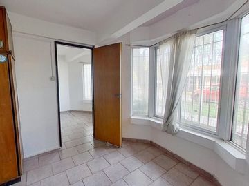 VENTA CASA 4 AMBIENTES CON PARQUE EZPELETA