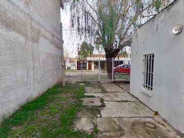 VENTA CASA 4 AMBIENTES CON PARQUE EZPELETA