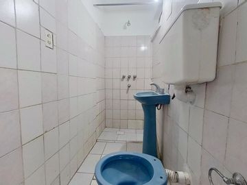 VENTA CASA 4 AMBIENTES CON PARQUE EZPELETA