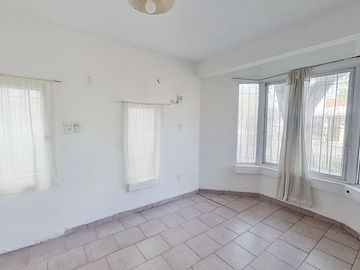 VENTA CASA 4 AMBIENTES CON PARQUE EZPELETA