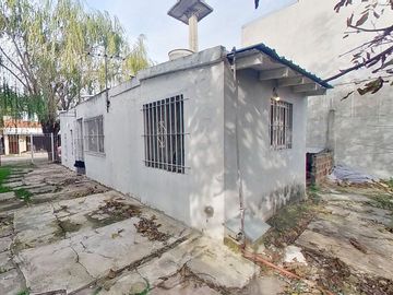 VENTA CASA 4 AMBIENTES CON PARQUE EZPELETA