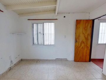 VENTA CASA 4 AMBIENTES CON PARQUE EZPELETA