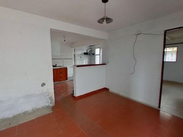 VENTA CASA 4 AMBIENTES CON PARQUE EZPELETA
