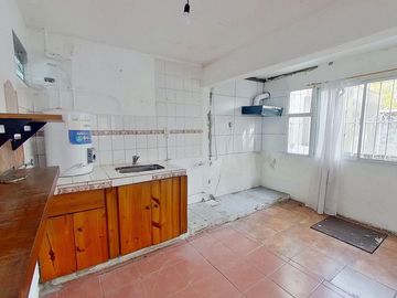 VENTA CASA 4 AMBIENTES CON PARQUE EZPELETA