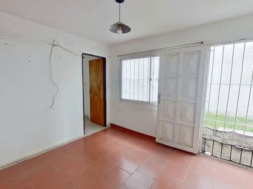 VENTA CASA 4 AMBIENTES CON PARQUE EZPELETA