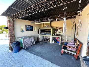 CASA CON LOCALES EN VENTA EN RAFAEL CALZADA