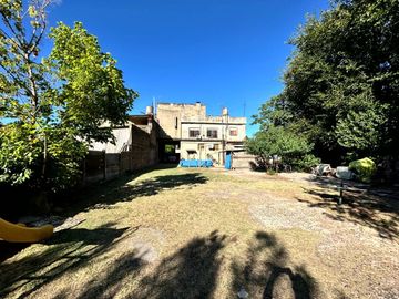 CASA CON LOCALES EN VENTA EN RAFAEL CALZADA