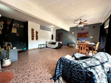 CASA CON LOCALES EN VENTA EN RAFAEL CALZADA