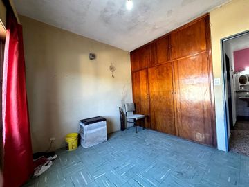 CASA CON LOCALES EN VENTA EN RAFAEL CALZADA