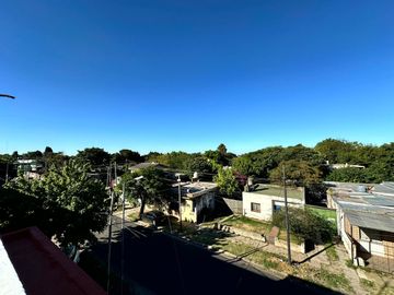 CASA CON LOCALES EN VENTA EN RAFAEL CALZADA