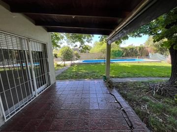 CASA QUINTA VENTA GONNET PILETA TERRENO APTO BANCO