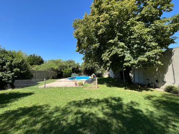 CASA QUINTA VENTA GONNET PILETA TERRENO APTO BANCO