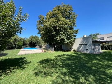 CASA QUINTA VENTA GONNET PILETA TERRENO APTO BANCO