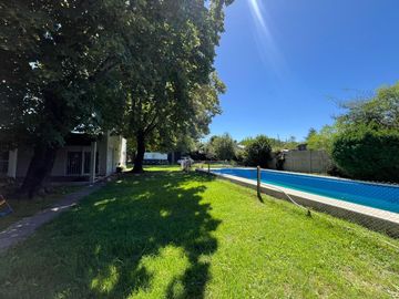 CASA QUINTA VENTA GONNET PILETA TERRENO APTO BANCO