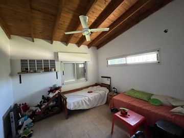CASA QUINTA VENTA GONNET PILETA TERRENO APTO BANCO