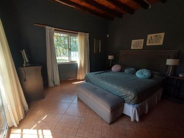 VENTA DE CASA CON  PILETA RODEO DEL MEDIO MAIPU