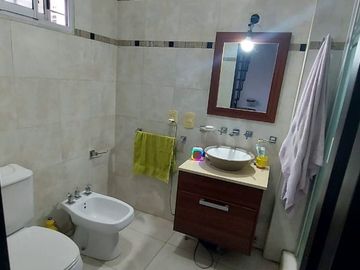 VENTA TRIPLEX 4 AMBIENTES VILLA LUZURIAGA COCHERA