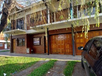 VENTA TRIPLEX 4 AMBIENTES VILLA LUZURIAGA COCHERA