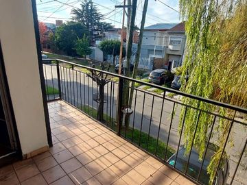 VENTA TRIPLEX 4 AMBIENTES VILLA LUZURIAGA COCHERA