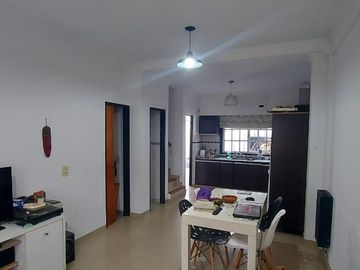 VENTA TRIPLEX 4 AMBIENTES VILLA LUZURIAGA COCHERA