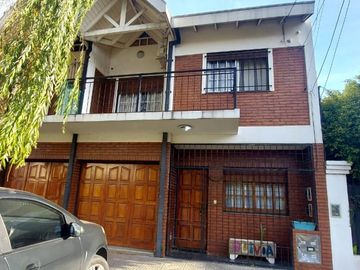 VENTA TRIPLEX 4 AMBIENTES VILLA LUZURIAGA COCHERA