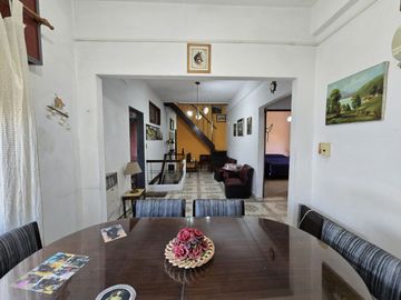 CASA 5 AMBIENTES EN VENTA EN LANÚS OESTE TERRAZA