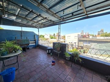 CASA 5 AMBIENTES EN VENTA EN LANÚS OESTE TERRAZA