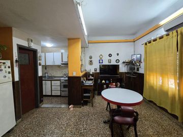 CASA 5 AMBIENTES EN VENTA EN LANÚS OESTE TERRAZA