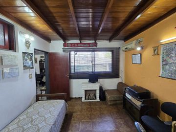 CASA 5 AMBIENTES EN VENTA EN LANÚS OESTE TERRAZA