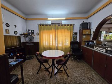 CASA 5 AMBIENTES EN VENTA EN LANÚS OESTE TERRAZA