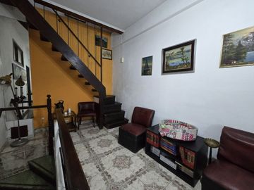 CASA 5 AMBIENTES EN VENTA EN LANÚS OESTE TERRAZA