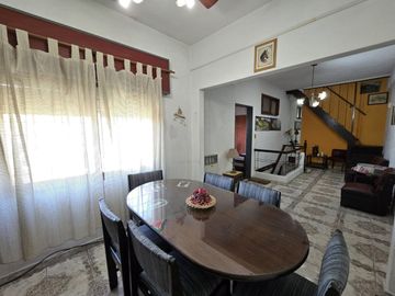 CASA 5 AMBIENTES EN VENTA EN LANÚS OESTE TERRAZA