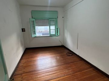 PISO UNICO 3 AMB. CON TERRAZA - MUY BUENO