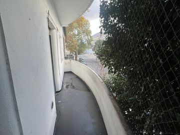 PISO UNICO 3 AMB. CON TERRAZA - MUY BUENO