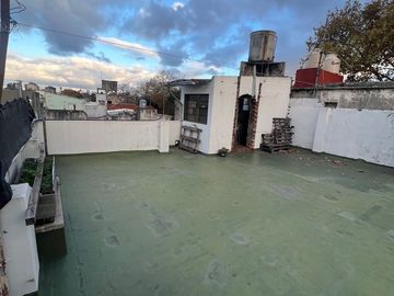 PISO UNICO 3 AMB. CON TERRAZA - MUY BUENO