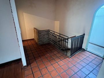 PISO UNICO 3 AMB. CON TERRAZA - MUY BUENO