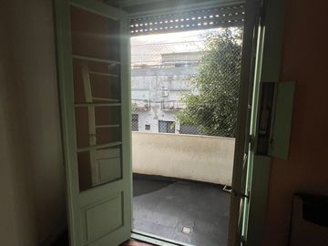 PISO UNICO 3 AMB. CON TERRAZA - MUY BUENO