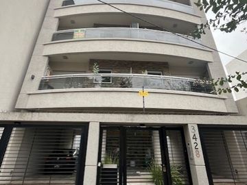 DEPARTAMENTO 2 AMBIENTES CON BALCON 2DO PISO AL FRENTE - SANTOS LUGARES
