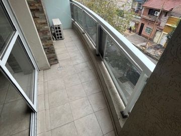 DEPARTAMENTO 2 AMBIENTES CON BALCON 2DO PISO AL FRENTE - SANTOS LUGARES