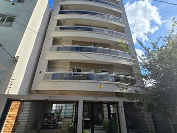 DEPARTAMENTO 2 AMBIENTES CON BALCON 2DO PISO AL FRENTE - SANTOS LUGARES